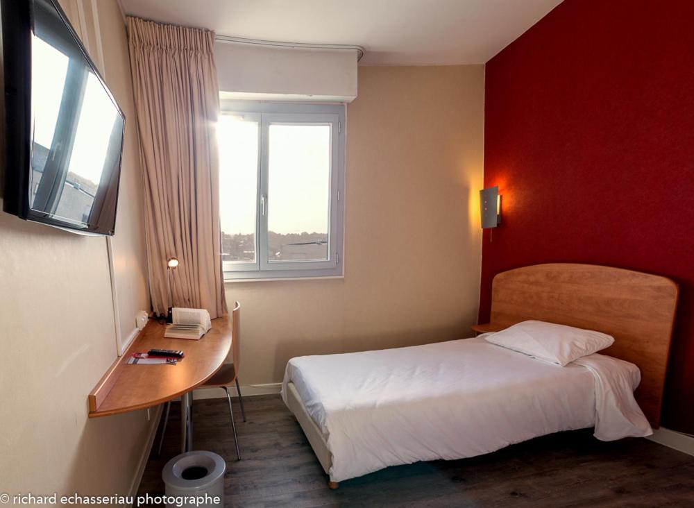 Hotel De La Vendee Ла-Рош-сюр-Йон Экстерьер фото