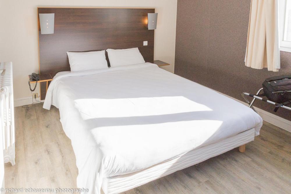 Hotel De La Vendee Ла-Рош-сюр-Йон Экстерьер фото