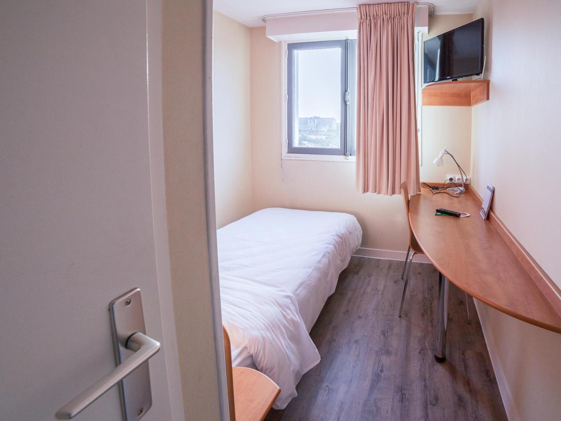 Hotel De La Vendee Ла-Рош-сюр-Йон Экстерьер фото