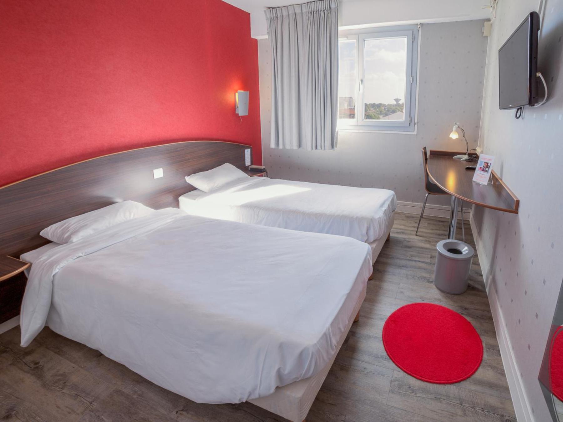 Hotel De La Vendee Ла-Рош-сюр-Йон Экстерьер фото