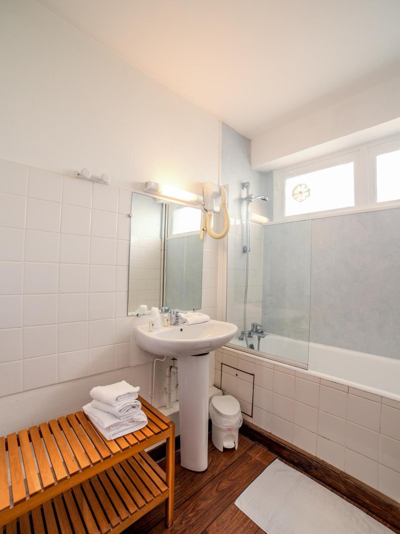 Hotel De La Vendee Ла-Рош-сюр-Йон Экстерьер фото
