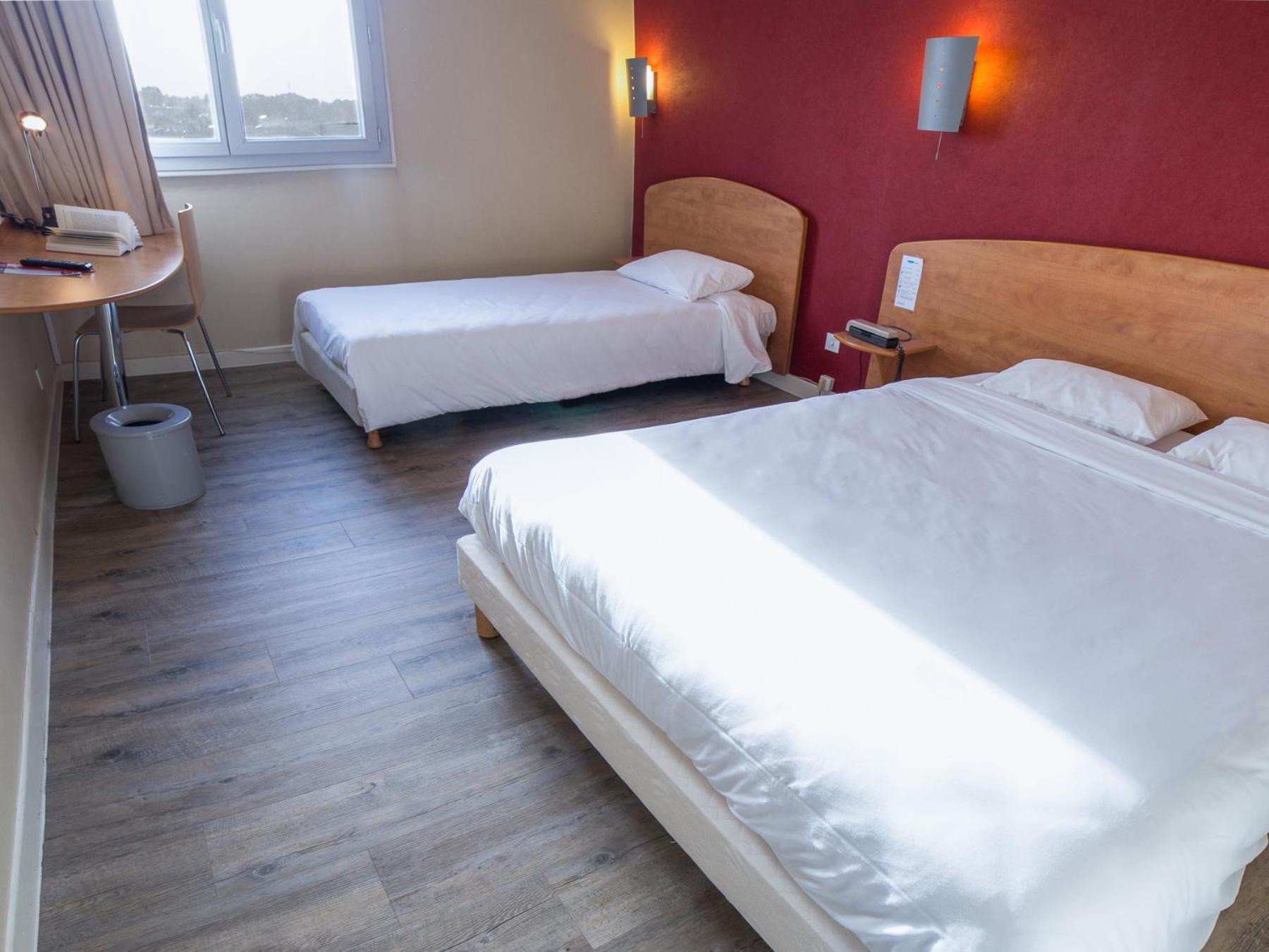Hotel De La Vendee Ла-Рош-сюр-Йон Экстерьер фото