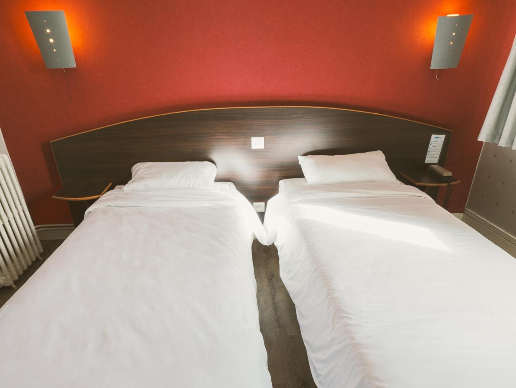 Hotel De La Vendee Ла-Рош-сюр-Йон Экстерьер фото